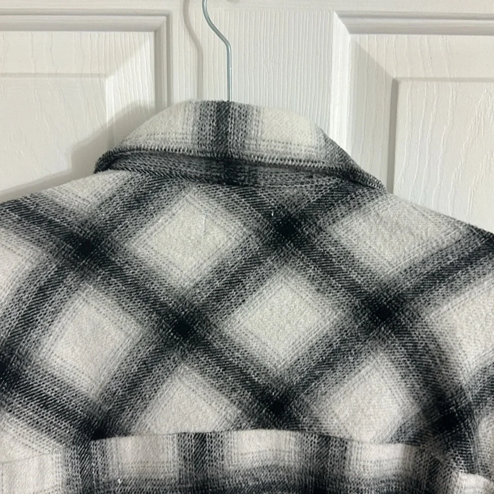 Babe Shacket size large - Picture 7 of 8